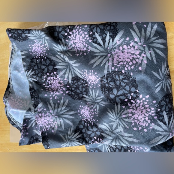 Washable nursing pads and breastfeeding cover - Picture 3 of 3